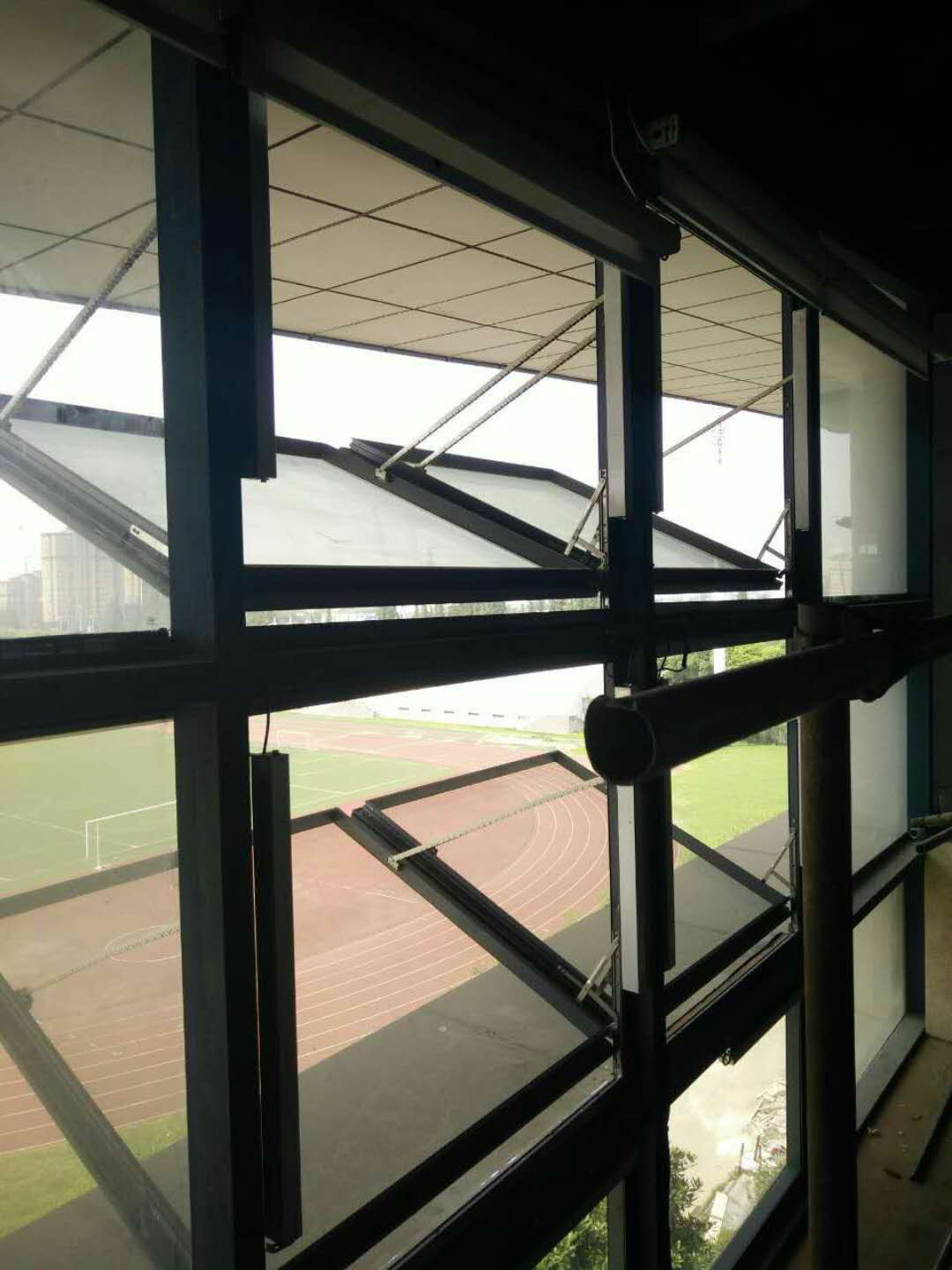 溧陽(yáng)中學(xué)電動(dòng)下懸窗